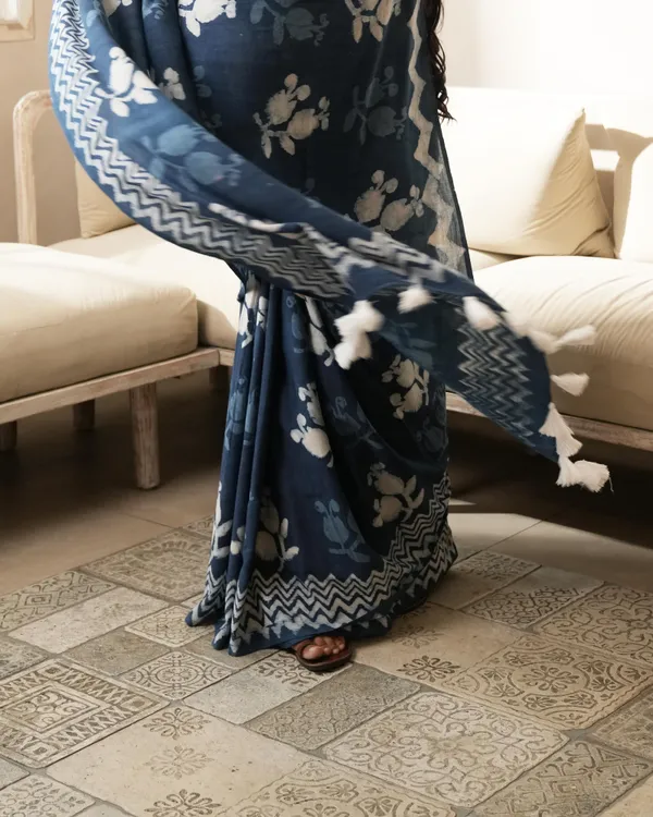 Indigo_Cotton_Dabu_Butta_Print_Mul_Saree_For_Women